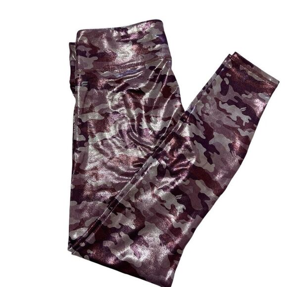 NWT Fabletics Powerhold mid rise in Pink Camo size med 6-8 - Picture 6 of 6